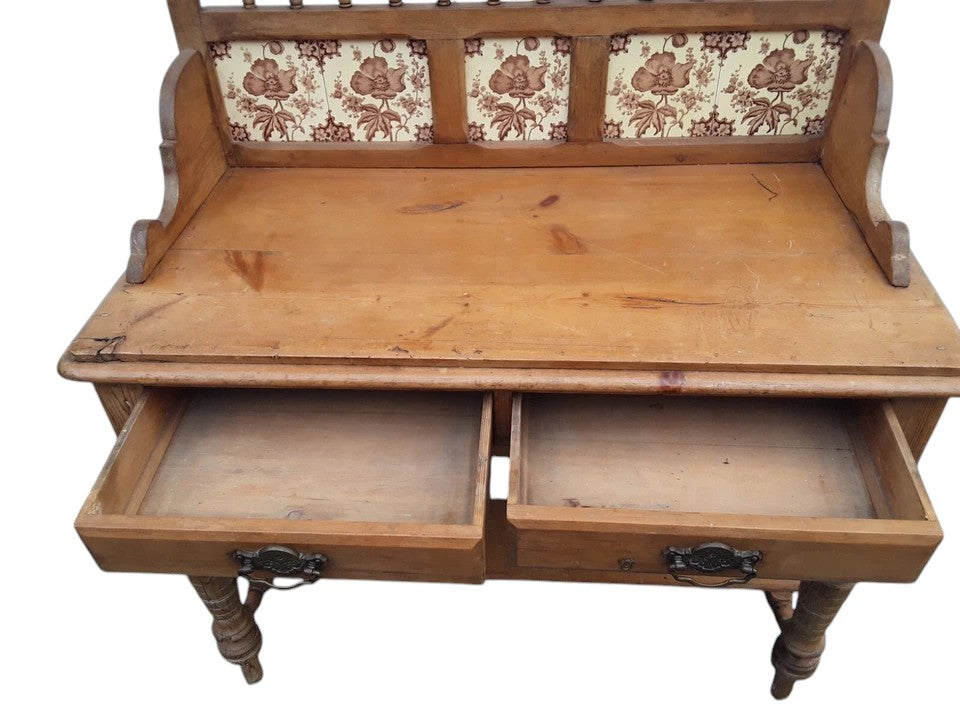 Victorian Washstand with Tiled Gallery – England, Late 19th Century