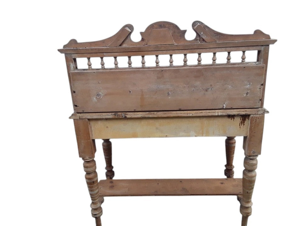 Victorian Washstand with Tiled Gallery – England, Late 19th Century